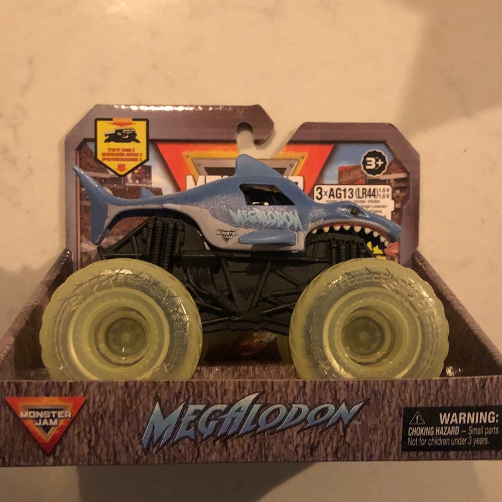 Megalodon Monster Jam Truck - Light Up Wheels